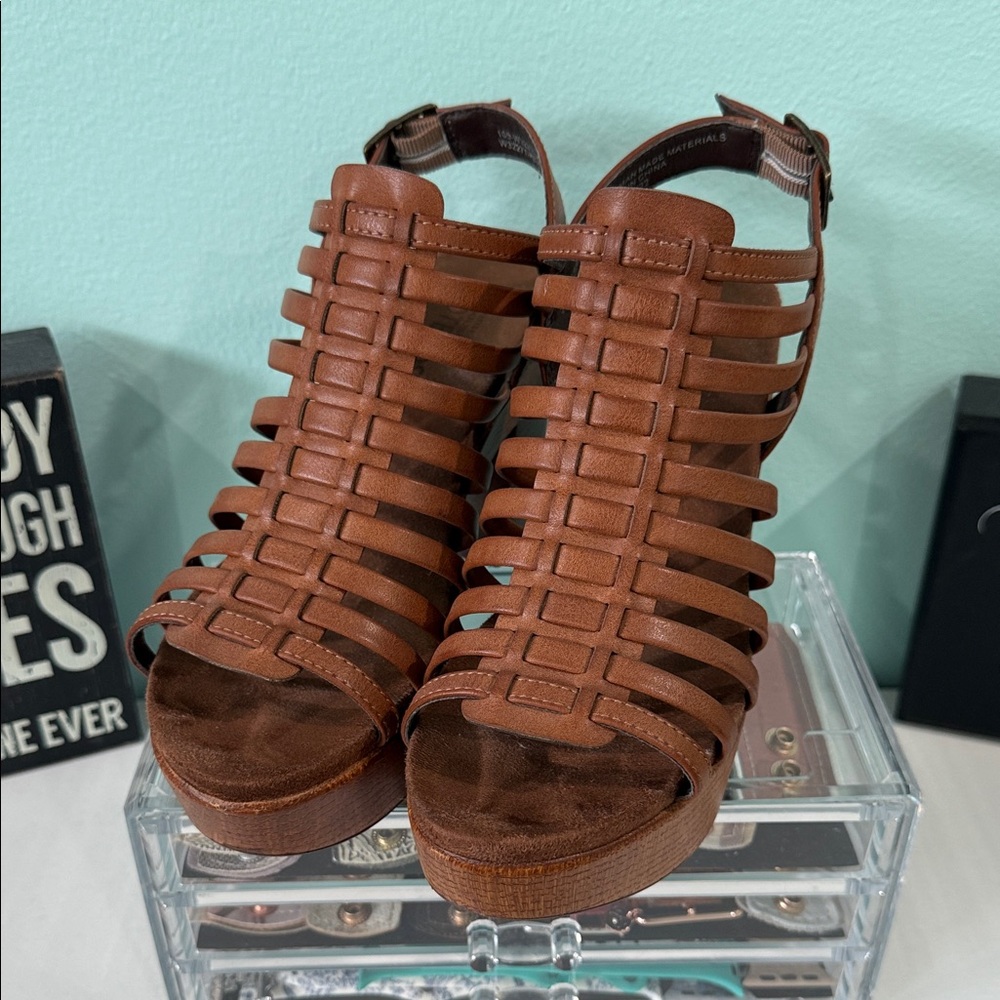 White Mountain Astonish strappy platform sandal